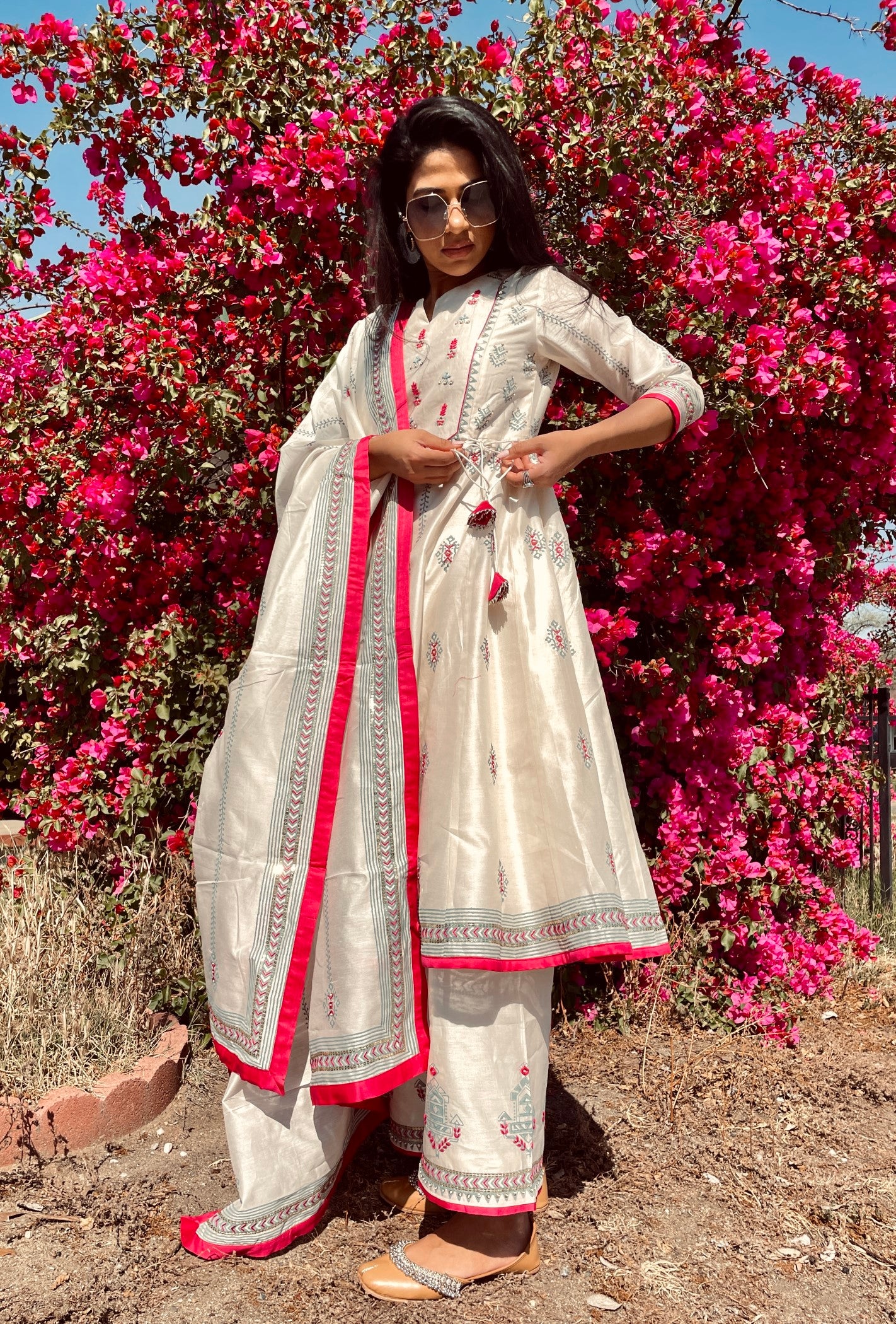 Kurta Pallazo Set With Embossed Zari Weave